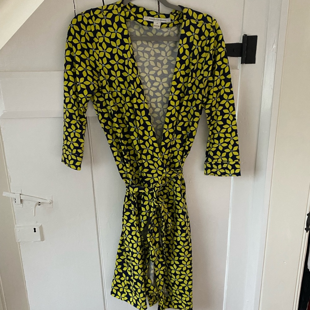 Diane von Furstenberg size 12 floral dress classic wrap dress worn once
